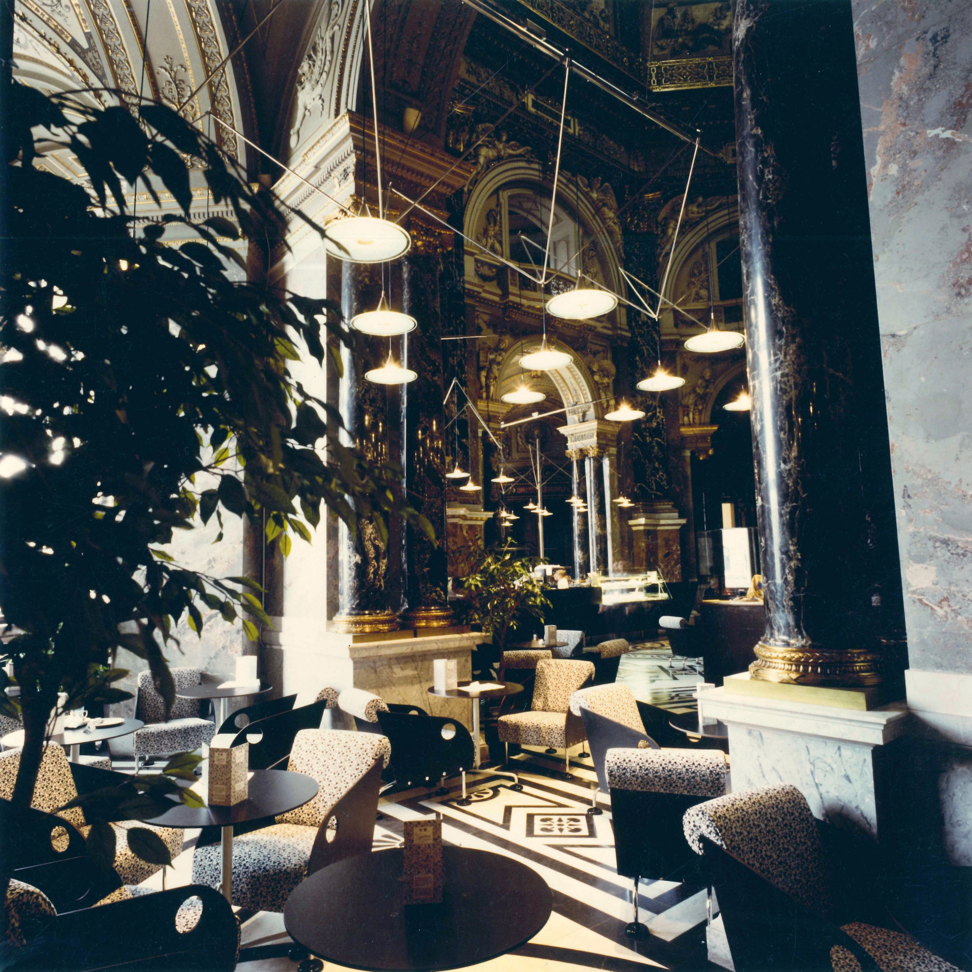 GMMK . Gert M. Mayr-Keber ZT GmbH . 1988 . Kunsthistorisches Museum Wien . Café . Photography Elisabeth Mayr-Keber