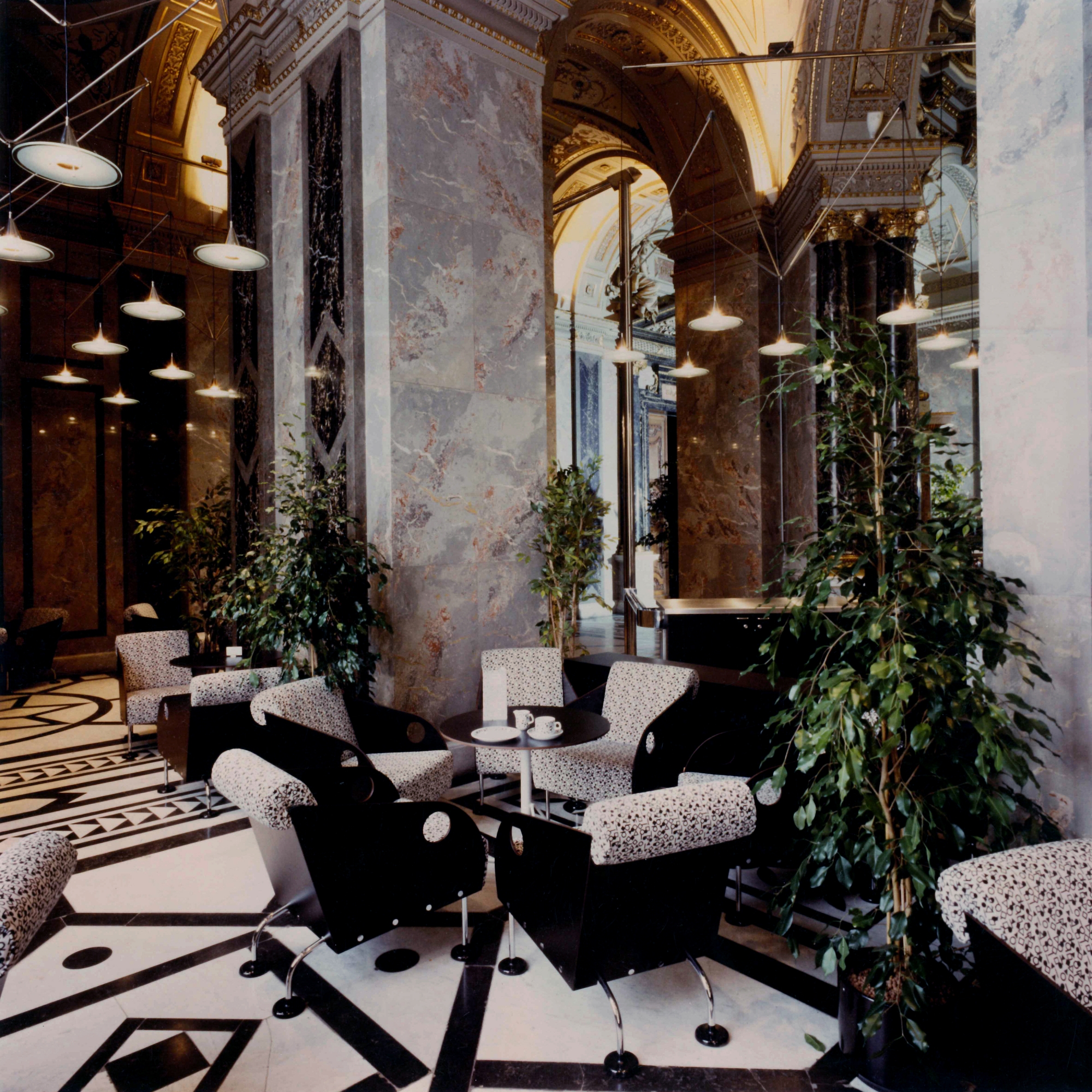 GMMK . Gert M. Mayr-Keber ZT GmbH . 1988 . Kunsthistorisches Museum Wien . Café . Photography Elisabeth Mayr-Keber